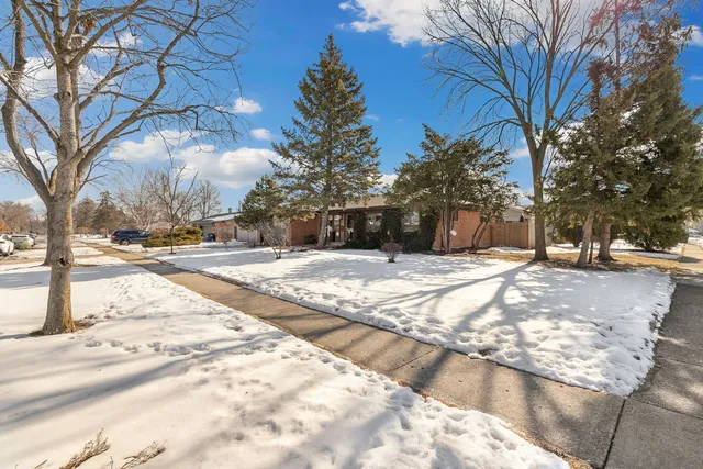 $450,000 | 105 King Lane, Des Plaines, IL 60016