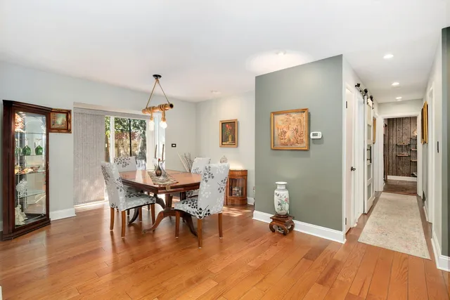 $450,000 | 105 King Lane, Des Plaines, IL 60016