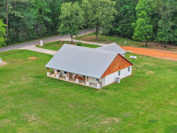$395,000 | 413 Barnett Lane, Livingston, TX 77351