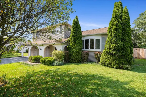 $324,995 | 225 Sandoris Circle, Irondequoit, NY 14622