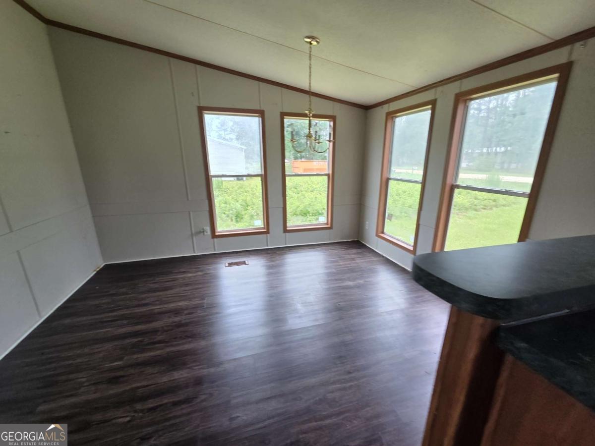 147 Barn Rd Circle Jesup, GA 31545 - Photo 6 of 9