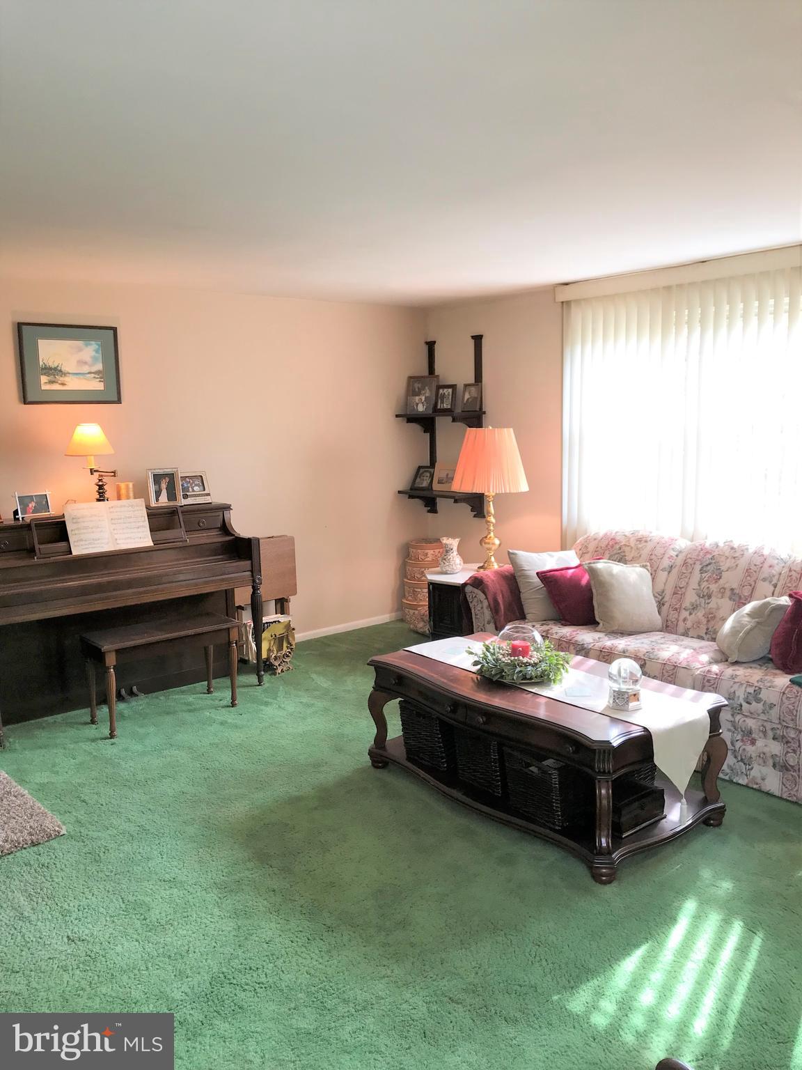 2844 Welsh Road Philadelphia, PA 19152 - Photo 8 of 24 Living Room