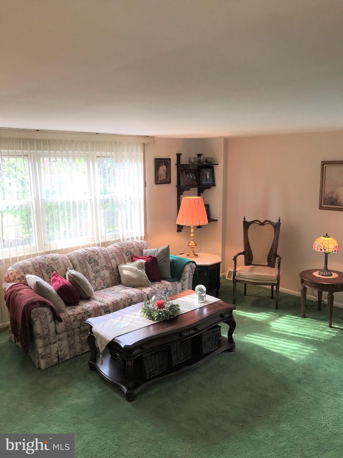 2844 Welsh Road Philadelphia, PA 19152 - Photo 9 of 24 Living Room