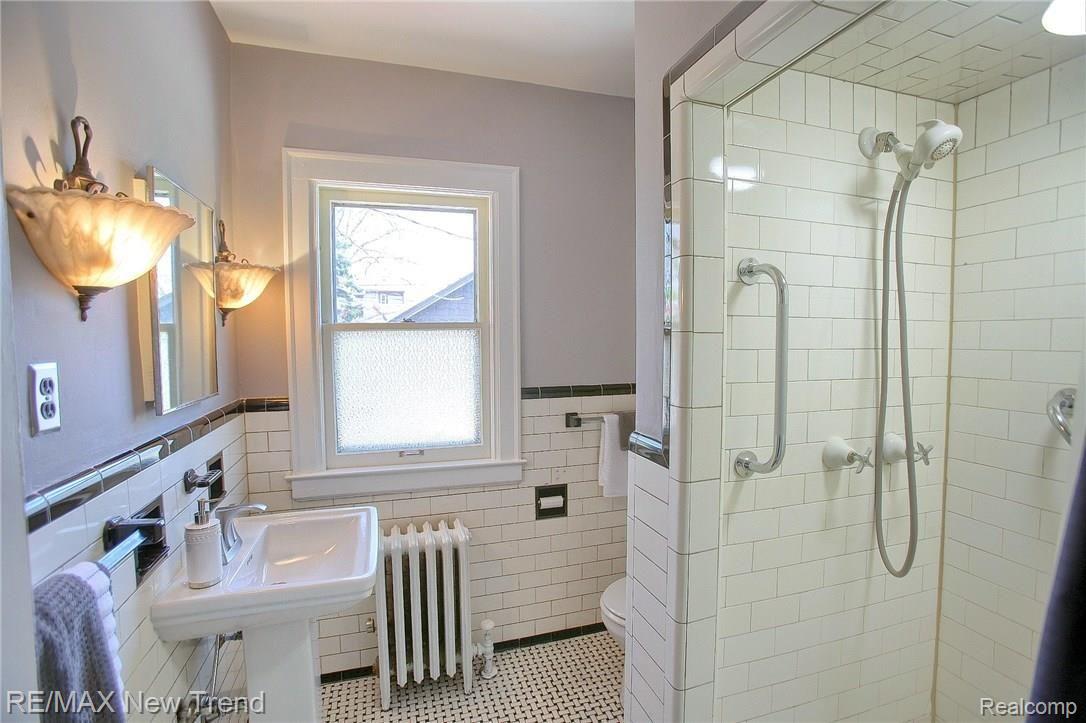 20176 Briarcliff Road Detroit, MI 48221 - Photo 16 of 31 Bathroom.jpg