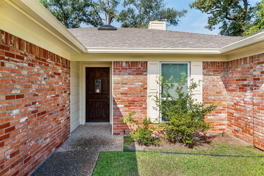 112 Timberview Drive Waco, TX 76705 - Photo 2 of 30
