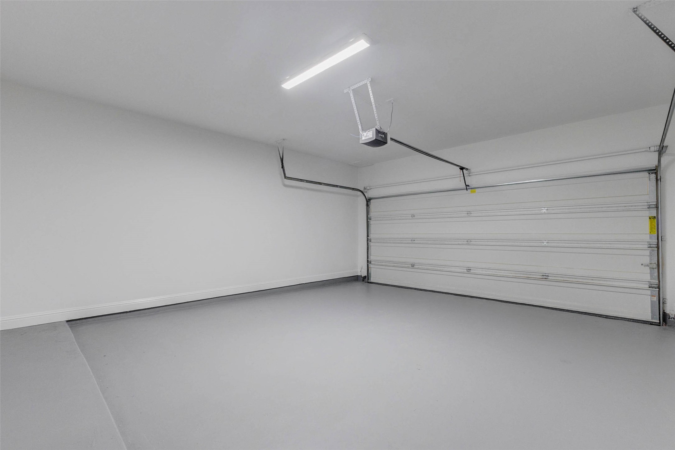 19 Versante Court Houston, TX 77070 - Photo 39 of 40 Is is possible for a garage to be pretty.. why YES!!