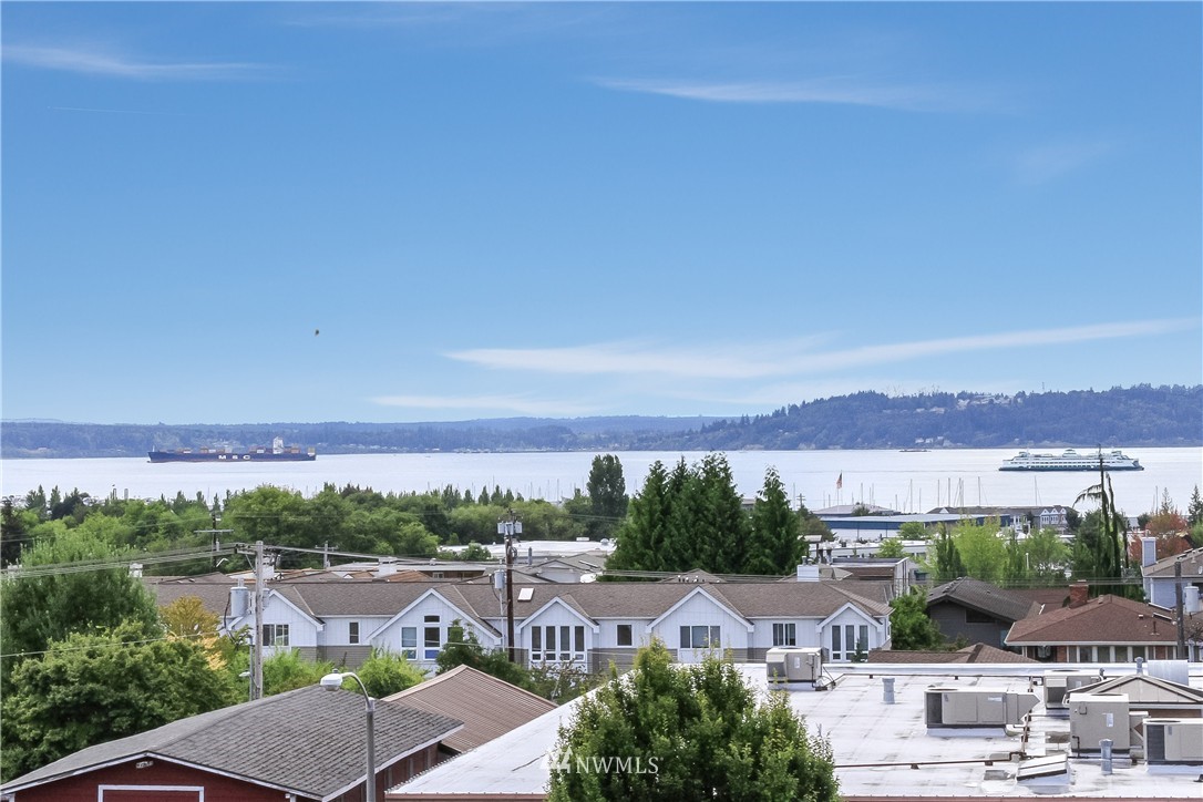 523 Maple Street, Unit 201 Edmonds, WA 98020 - Photo 3 of 22