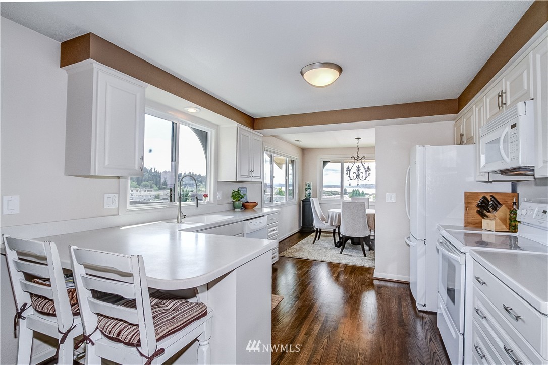 523 Maple Street, Unit 201 Edmonds, WA 98020 - Photo 8 of 22