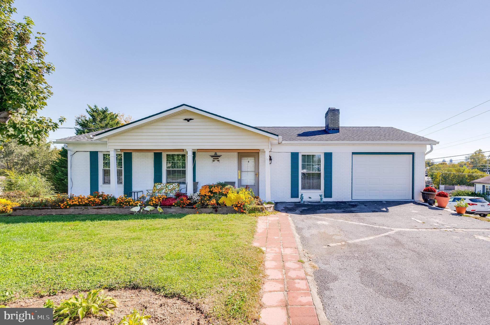 Beautifully maintained 3 bedroom 1.5  bath rancher