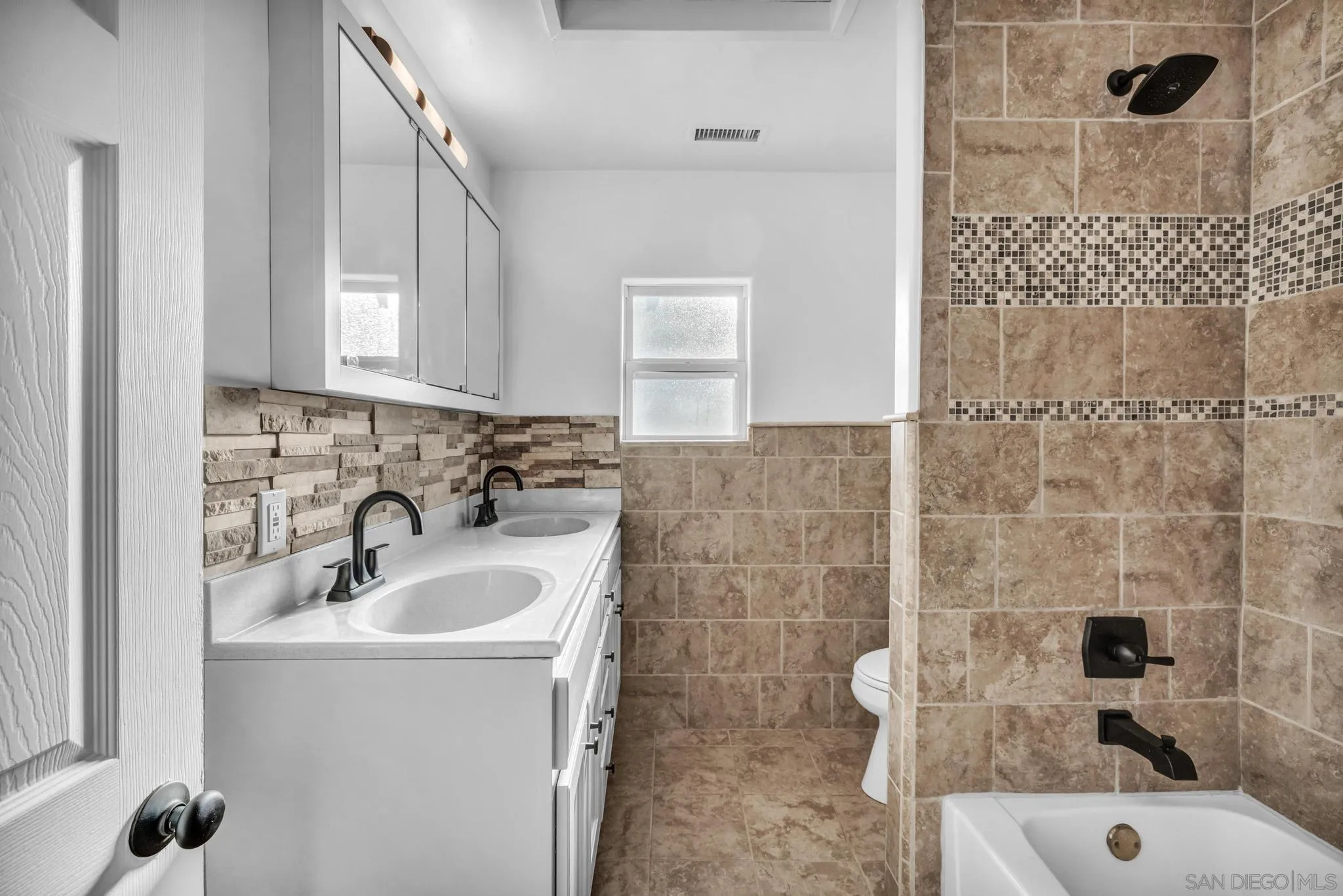 1230 Arnold Way Alpine, CA 91901 - Photo 34 of 60 a bathroom with a sink and a bathtub