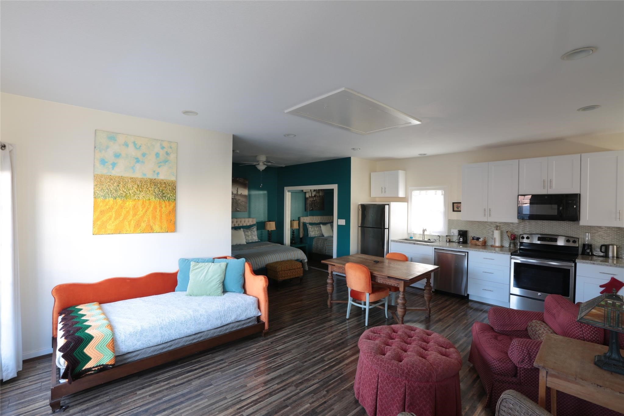 1625 Harvard Street, Unit B Houston, TX 77008 - Photo 9 of 9 a living room with furniture and a flat screen tv