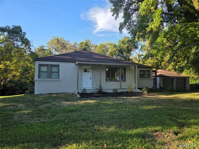 $228,500 | 9915 N Road, Fairview Heights, IL 62208