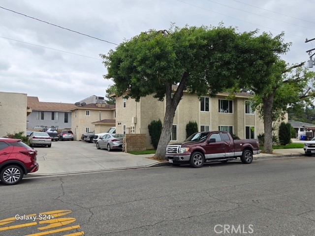 24522 Chestnut Street Newhall, CA 91321 - Photo 4 of 7 a car parked in front of a building
