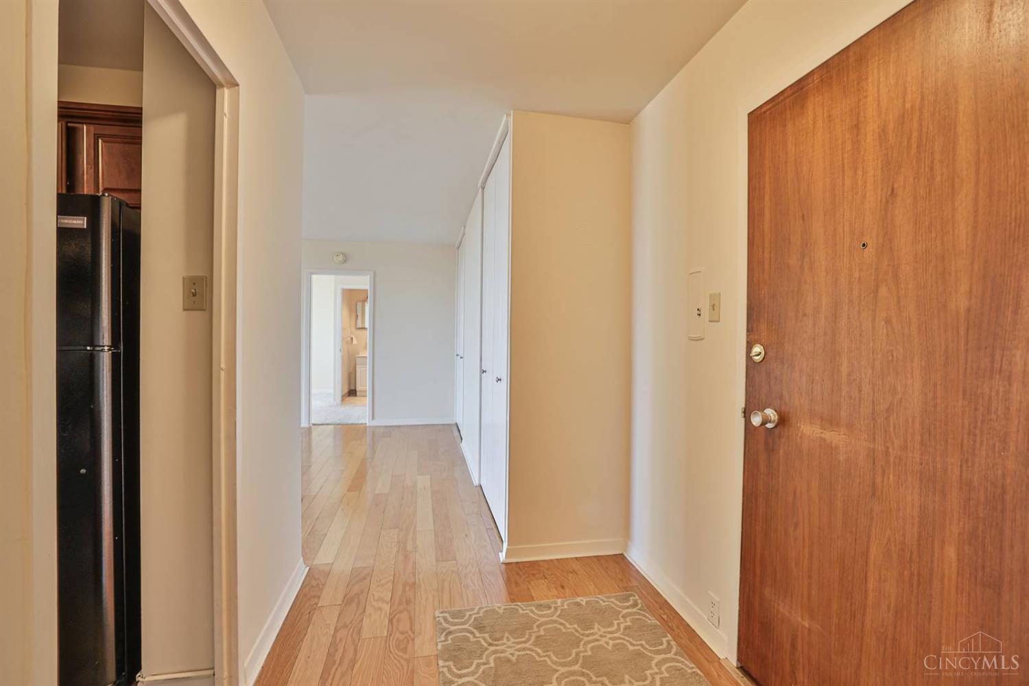 2324 Madison Road, Unit 809 Cincinnati, OH 45208 - Photo 3 of 30 Gallery Image 3