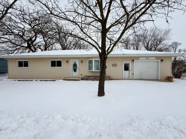 $296,900 | 305 East Crocker Street, Fox Lake, WI 53933