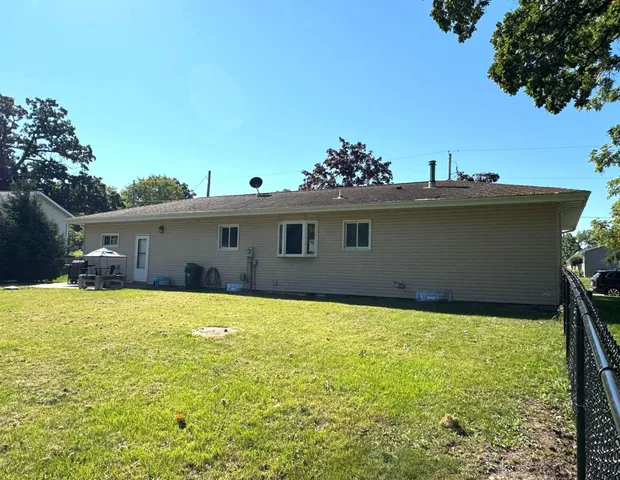 $296,900 | 305 East Crocker Street, Fox Lake, WI 53933