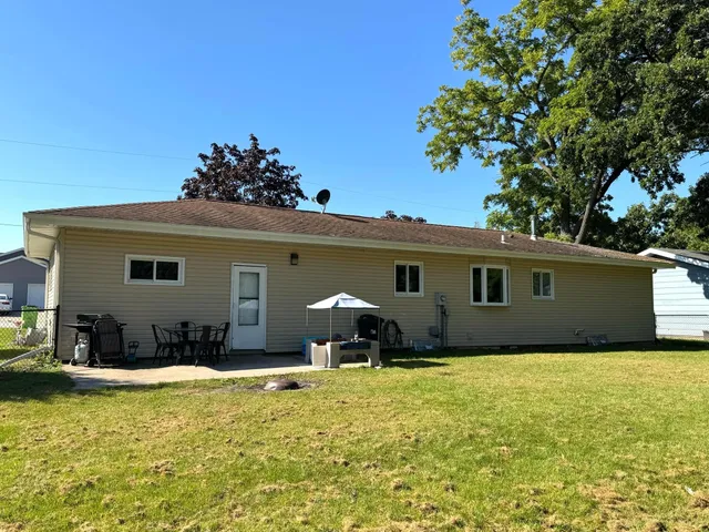 $296,900 | 305 East Crocker Street, Fox Lake, WI 53933