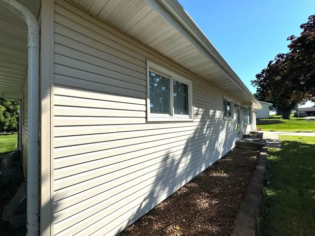 $296,900 | 305 East Crocker Street, Fox Lake, WI 53933