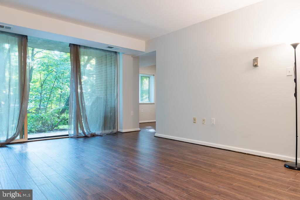 1409 Northgate Square, Unit 1A Reston, VA 20190 - Photo 11 of 19 Living Room
