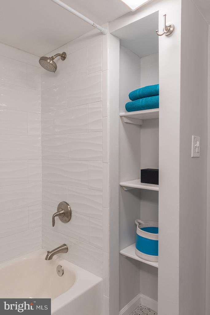 1409 Northgate Square, Unit 1A Reston, VA 20190 - Photo 15 of 19 Bathroom