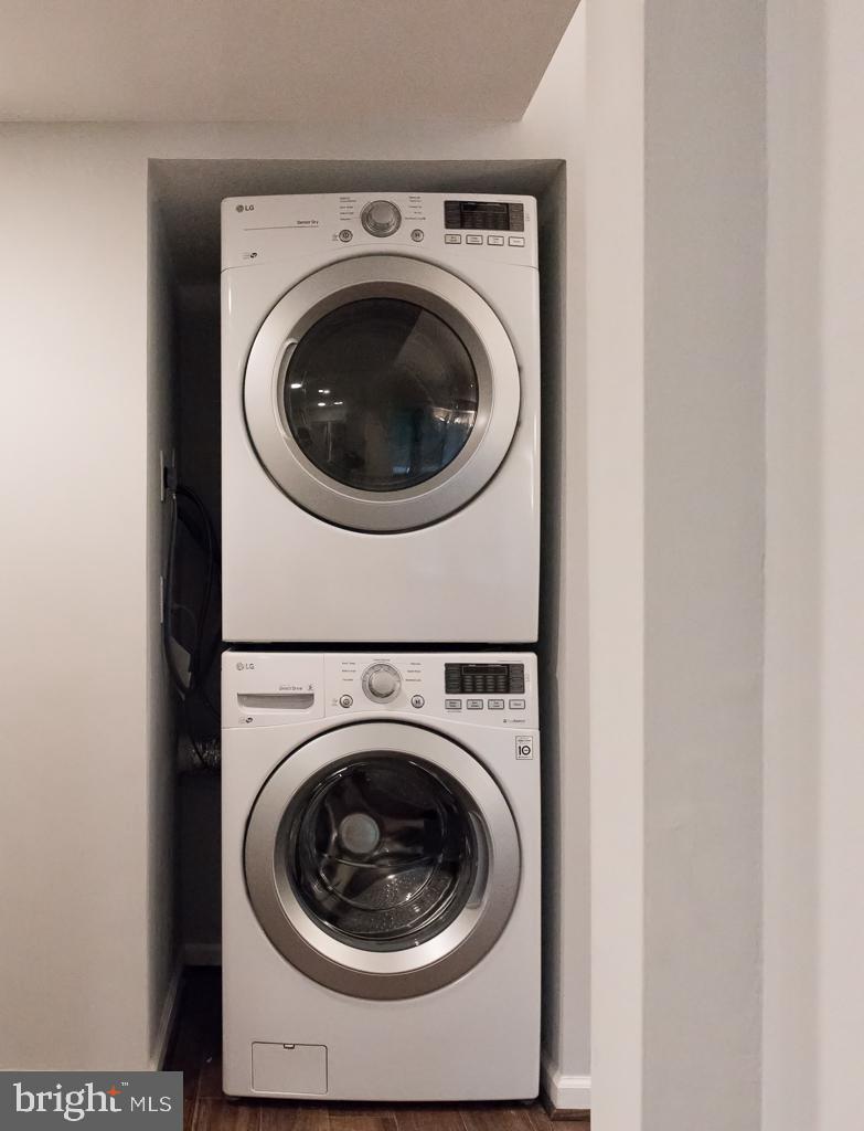1409 Northgate Square, Unit 1A Reston, VA 20190 - Photo 17 of 19 Washer/Dryer