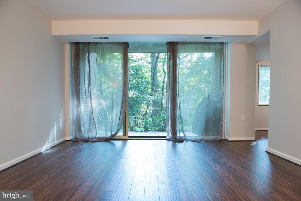 1409 Northgate Square, Unit 1A Reston, VA 20190 - Photo 10 of 19 Living Room