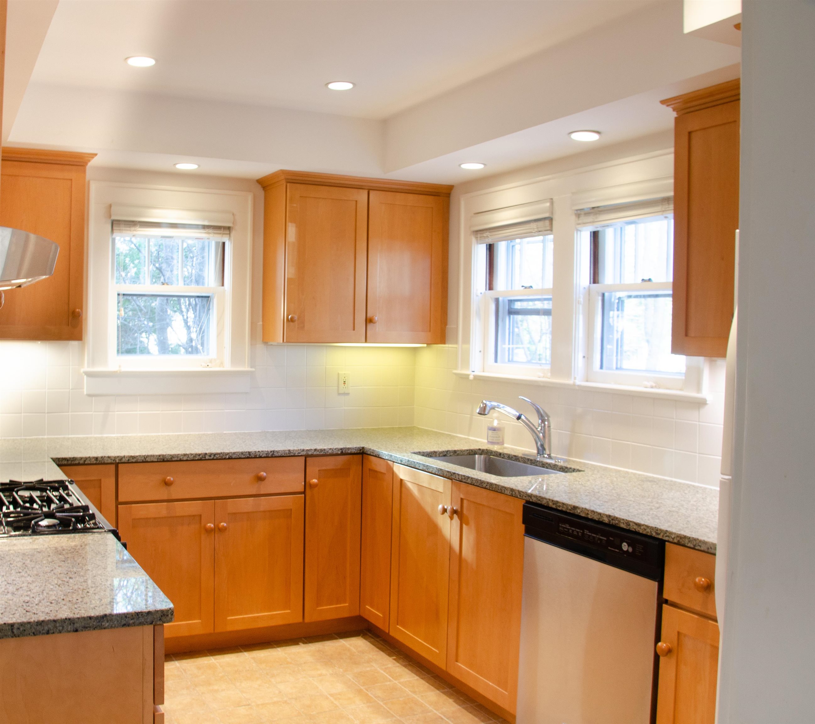 128 Summit Street Burlington, VT 05401 - Photo 16 of 37 Gallery Image 16