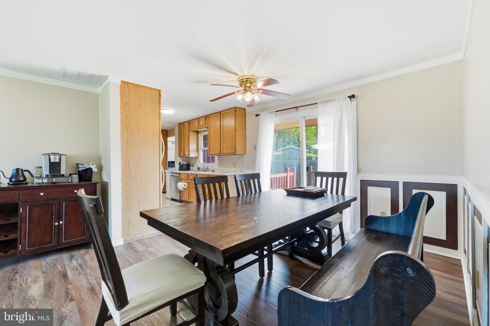 906 Wingfield Road Woodbridge, VA 22191 - Photo 9 of 31 Bright and inviting dining space.