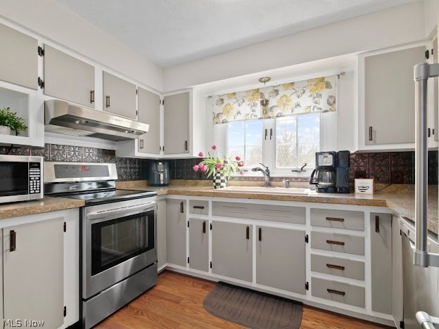 454 Ewing Road Youngstown, OH 44512 - Photo 5 of 16 Darling Kitchen with SS Appliances ...