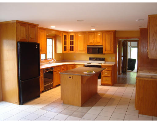 25 Pierce Road Sutton, MA 01590 - Photo 4 of 11 Gallery Image 4