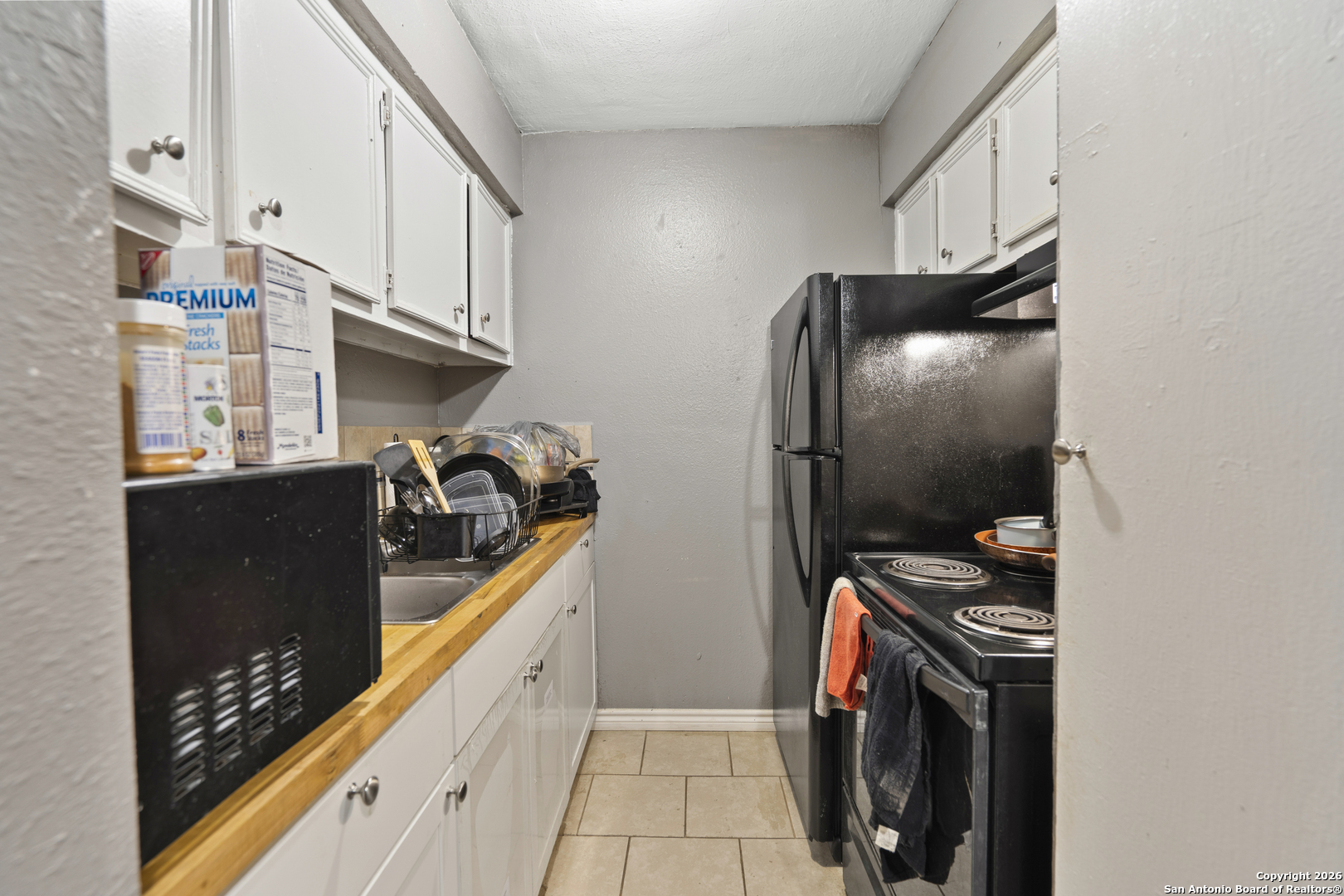 3122 Culebra Road, Unit 104 San Antonio, TX 78228 - Photo 5 of 14 a kitchen with stainless steel appliances granite countertop a refrigerator and a stove
