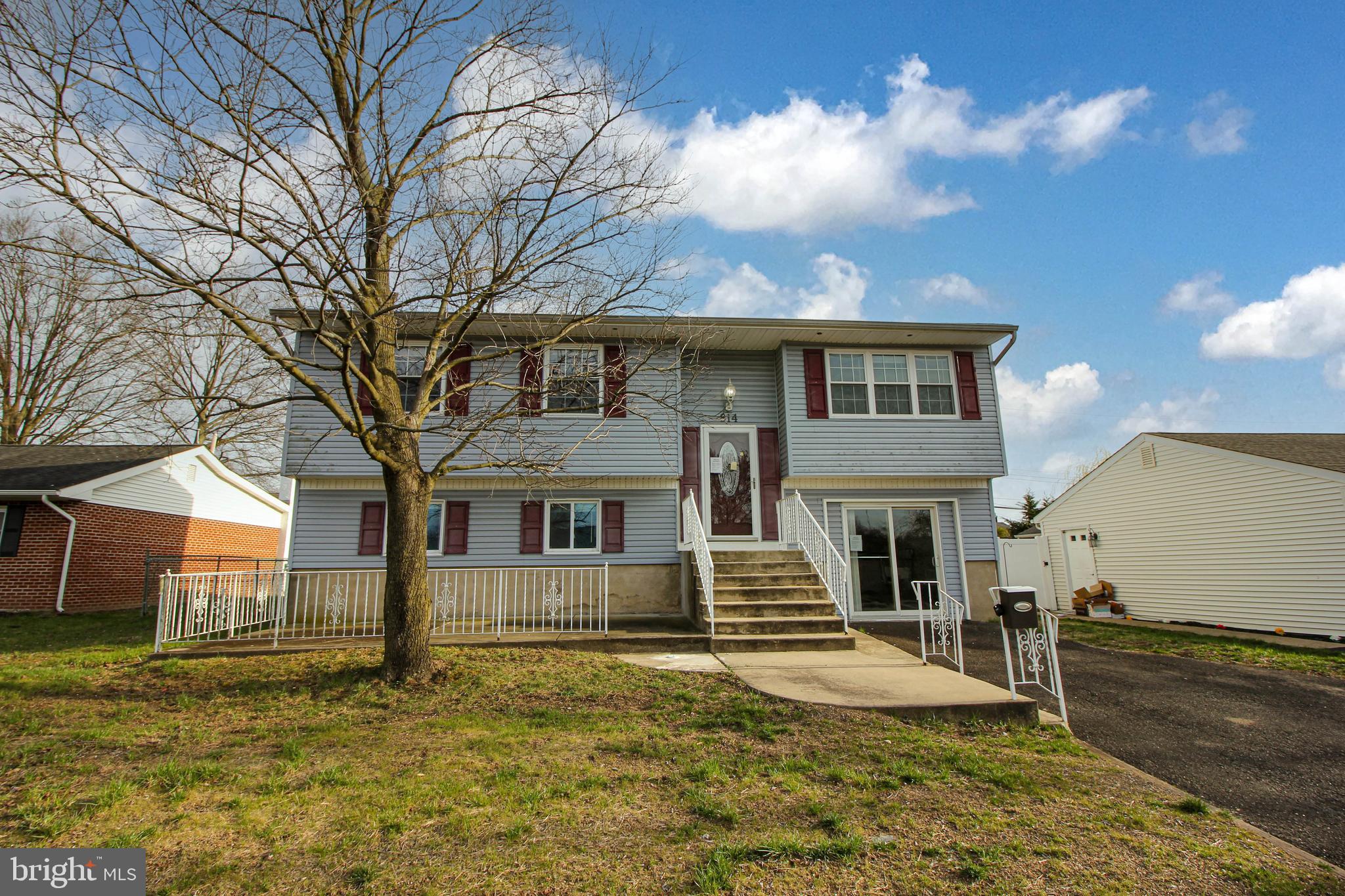 814 Dunbury Road Fairless Hills, PA 19030 - Photo 1 of 30 Front