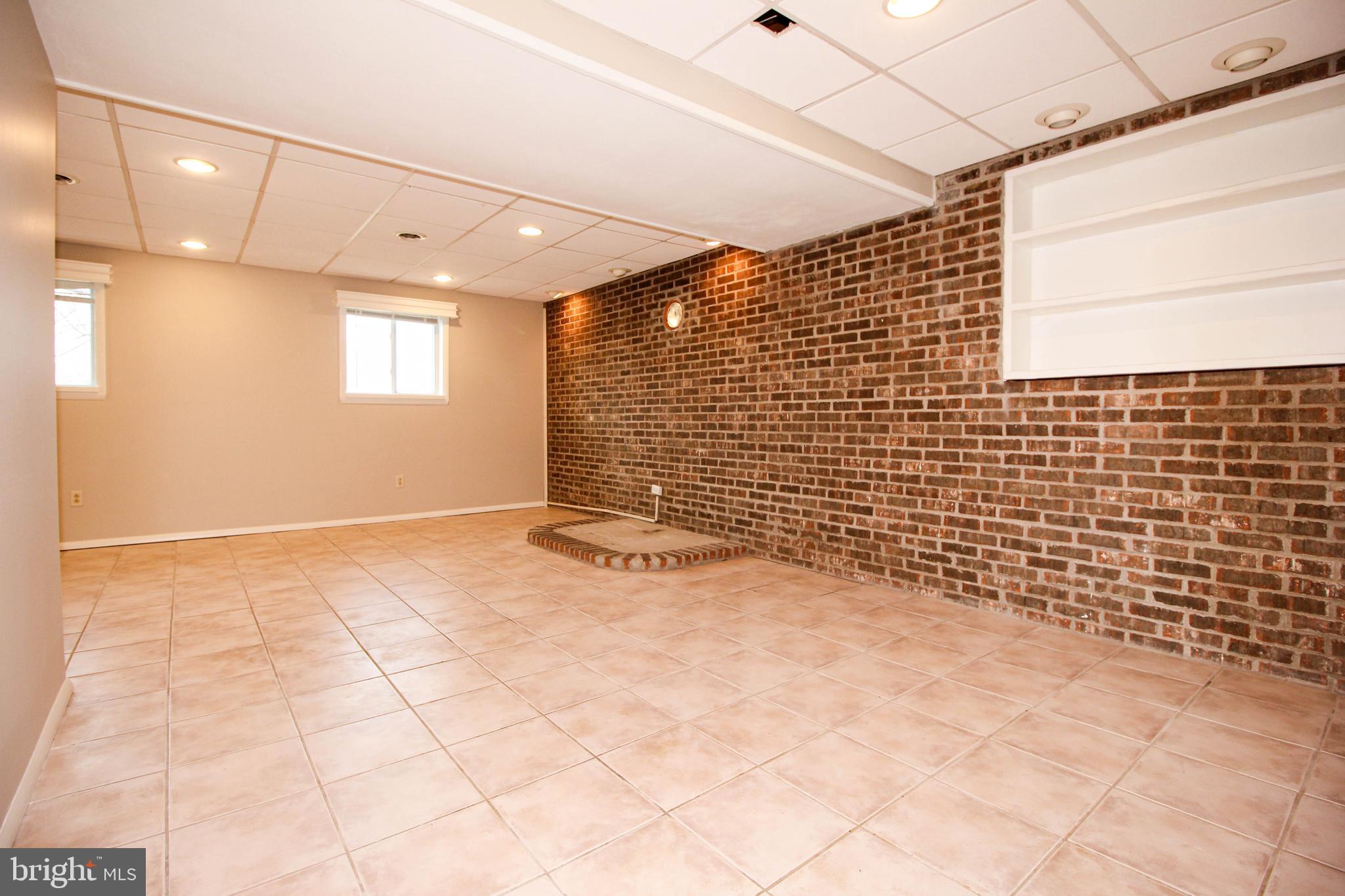 814 Dunbury Road Fairless Hills, PA 19030 - Photo 14 of 30 Family room