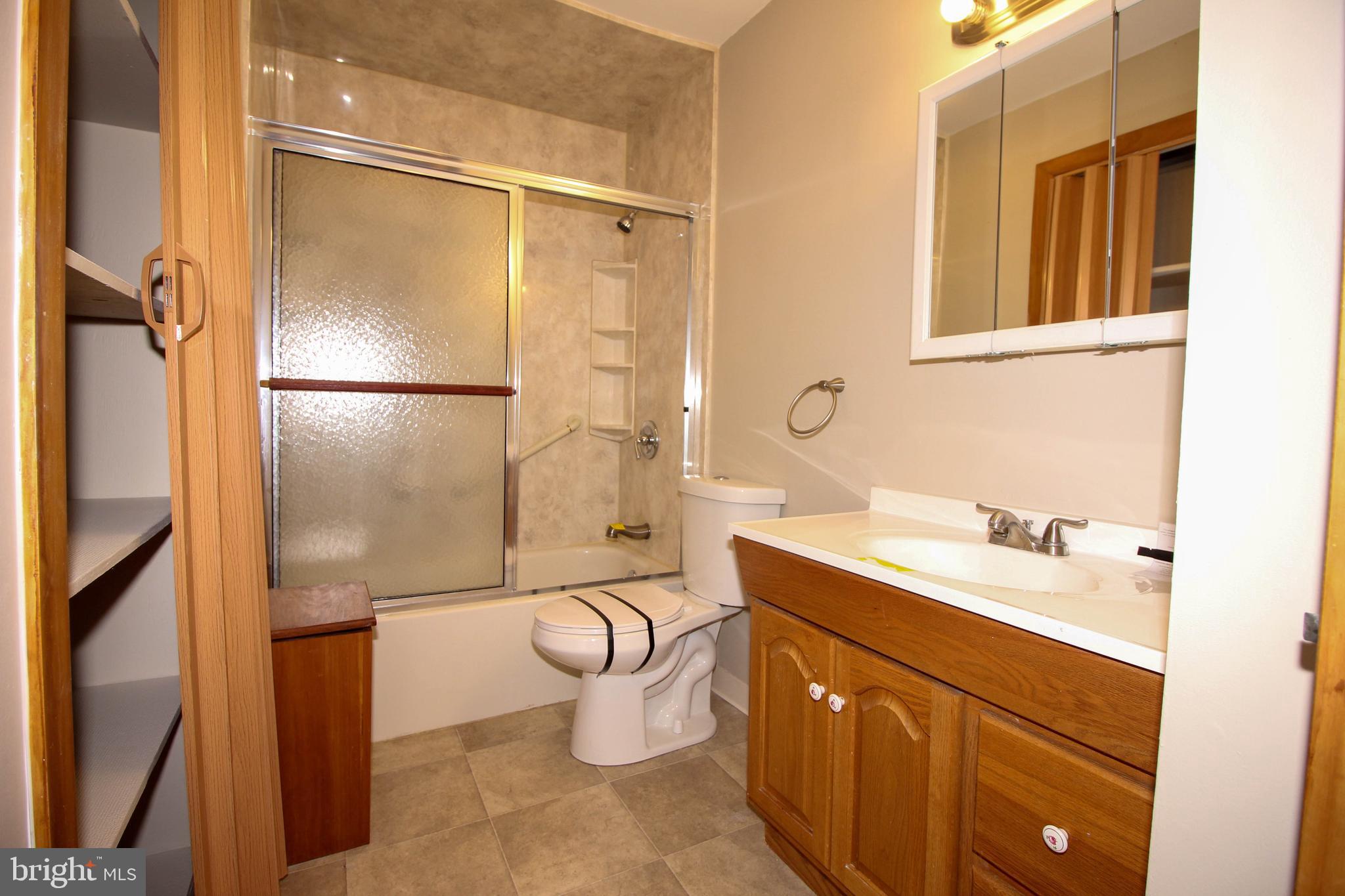 814 Dunbury Road Fairless Hills, PA 19030 - Photo 16 of 30 Full bath
