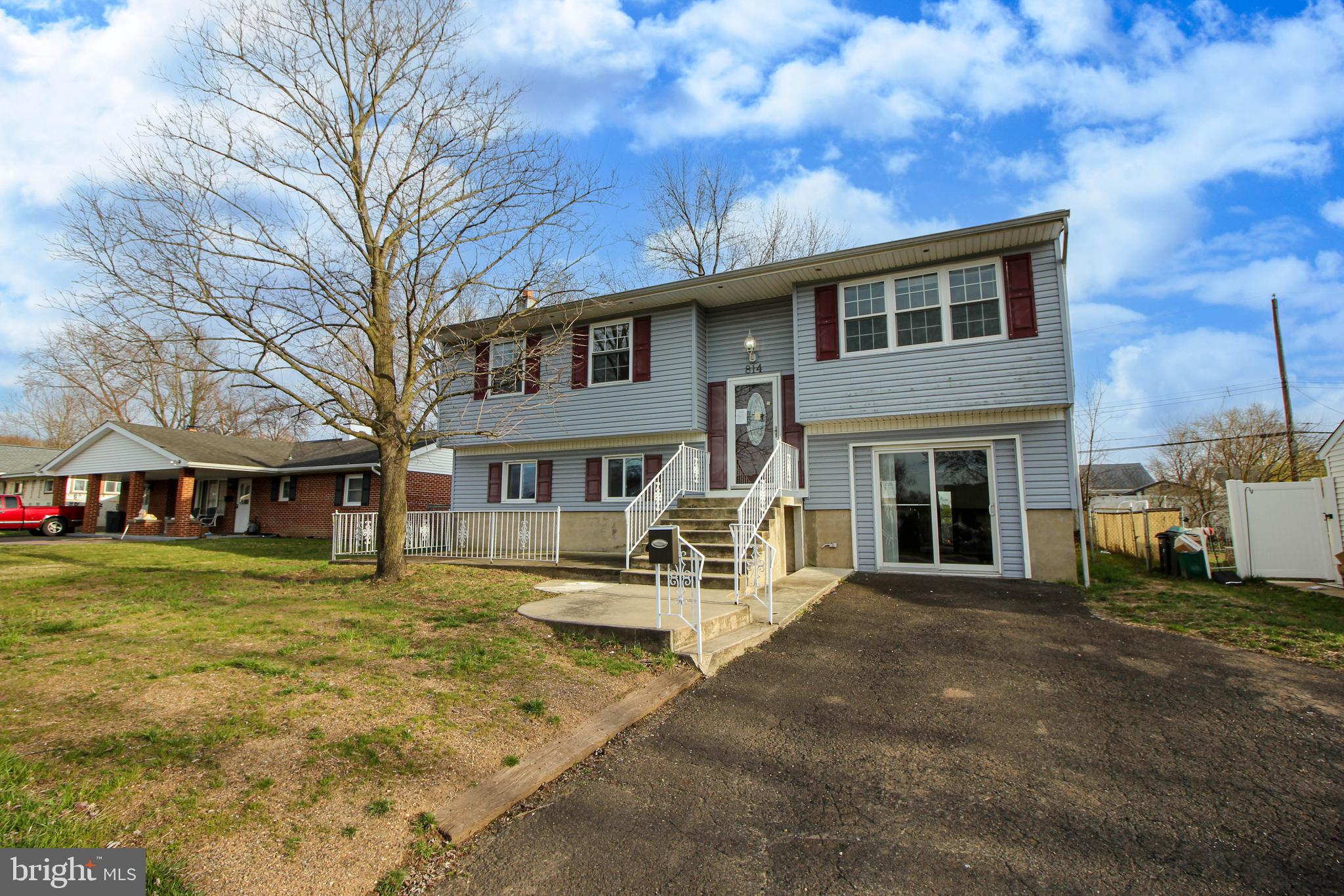 814 Dunbury Road Fairless Hills, PA 19030 - Photo 3 of 30 Front