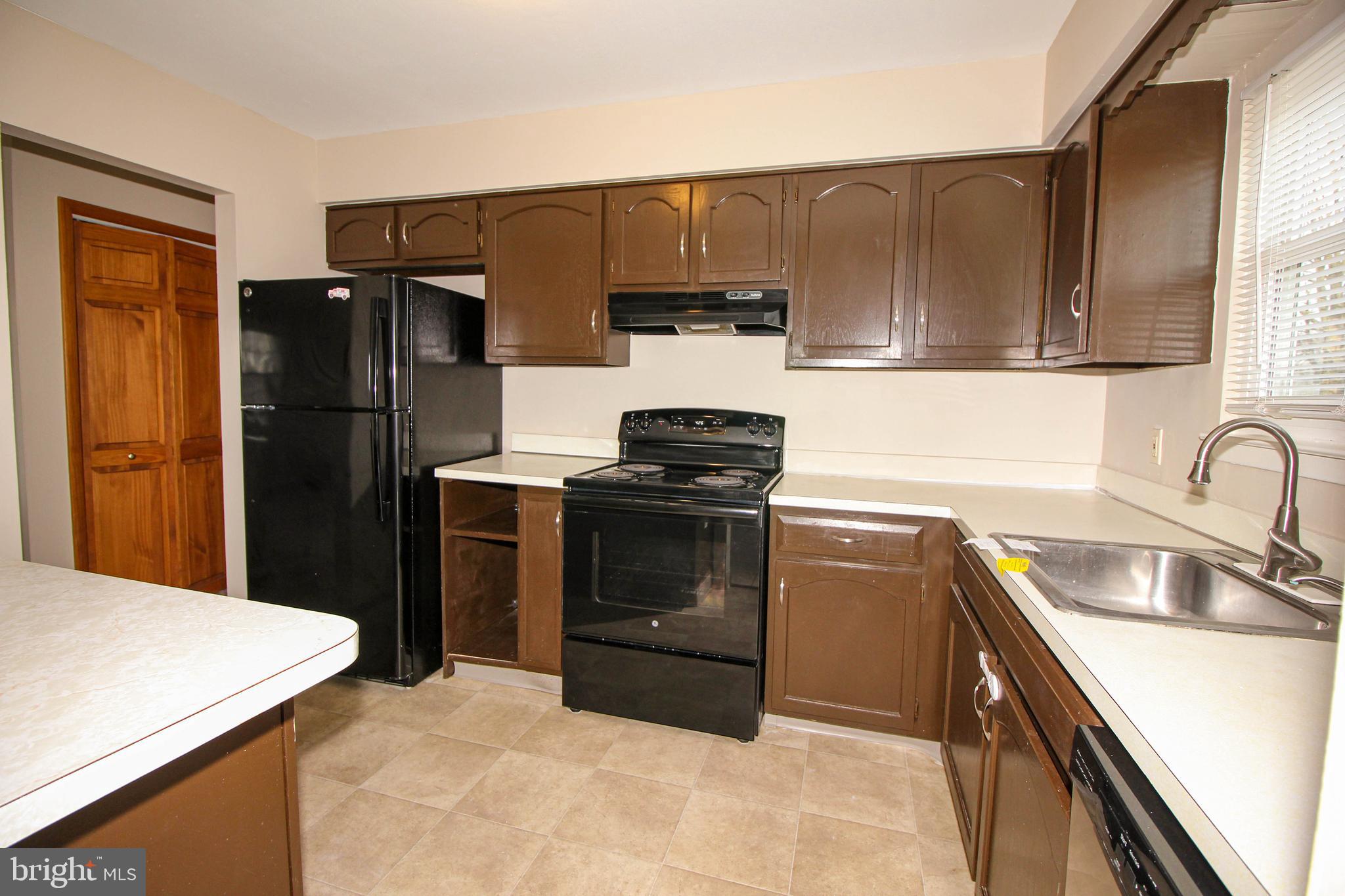 814 Dunbury Road Fairless Hills, PA 19030 - Photo 9 of 30 Kitchen