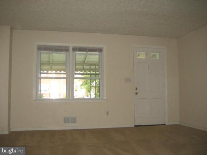 2232 Southorn Road Middle River, MD 21220 - Photo 5 of 19 Living Room