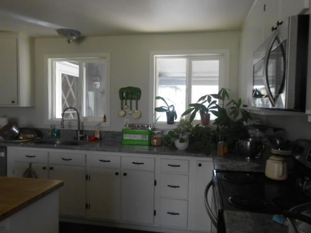 15600 Jones Road White City, OR 97503 - Photo 9 of 28 Another view of kitchen- granite counter
