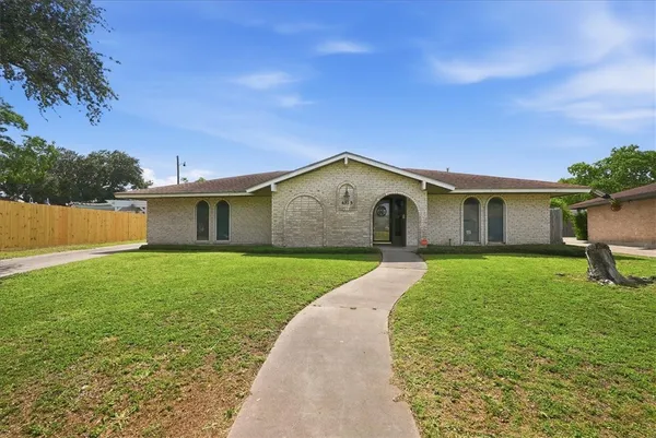 $265,000 | 4213 Biltmore Drive, Corpus Christi, TX 78413