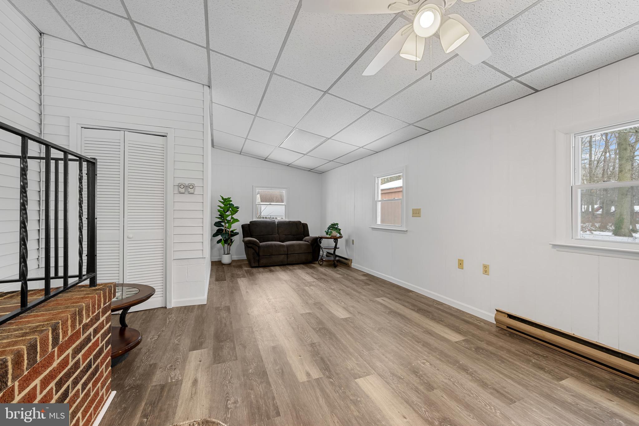 911 Homberg Avenue Baltimore, MD 21221 - Photo 13 of 28 a living room with furniture and a window