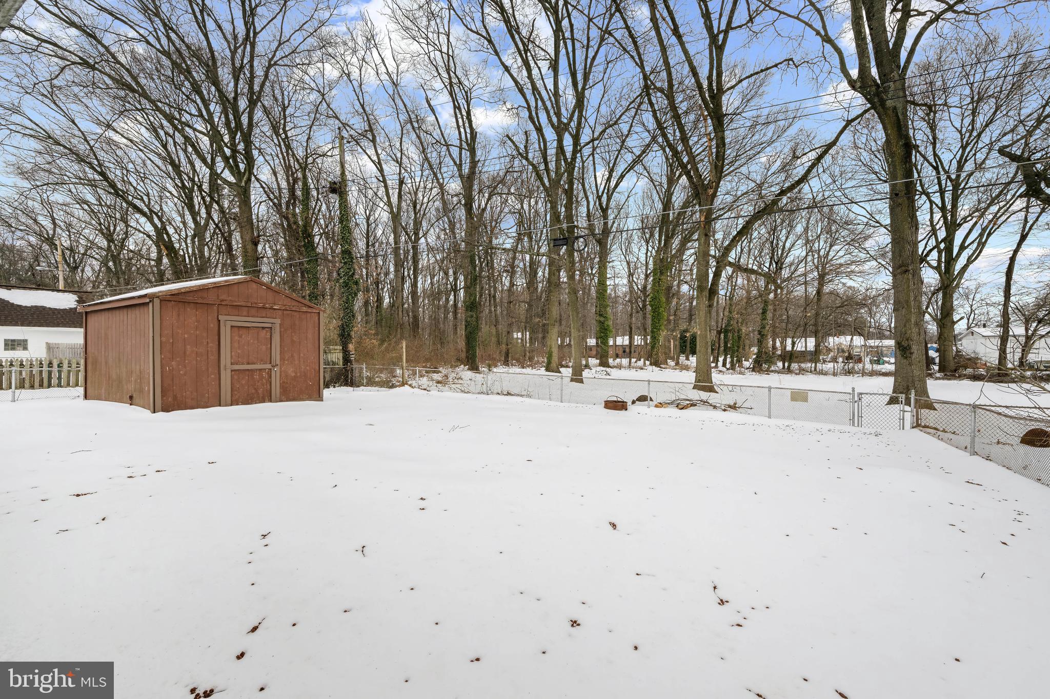 911 Homberg Avenue Baltimore, MD 21221 - Photo 16 of 28 a view of large space with a house