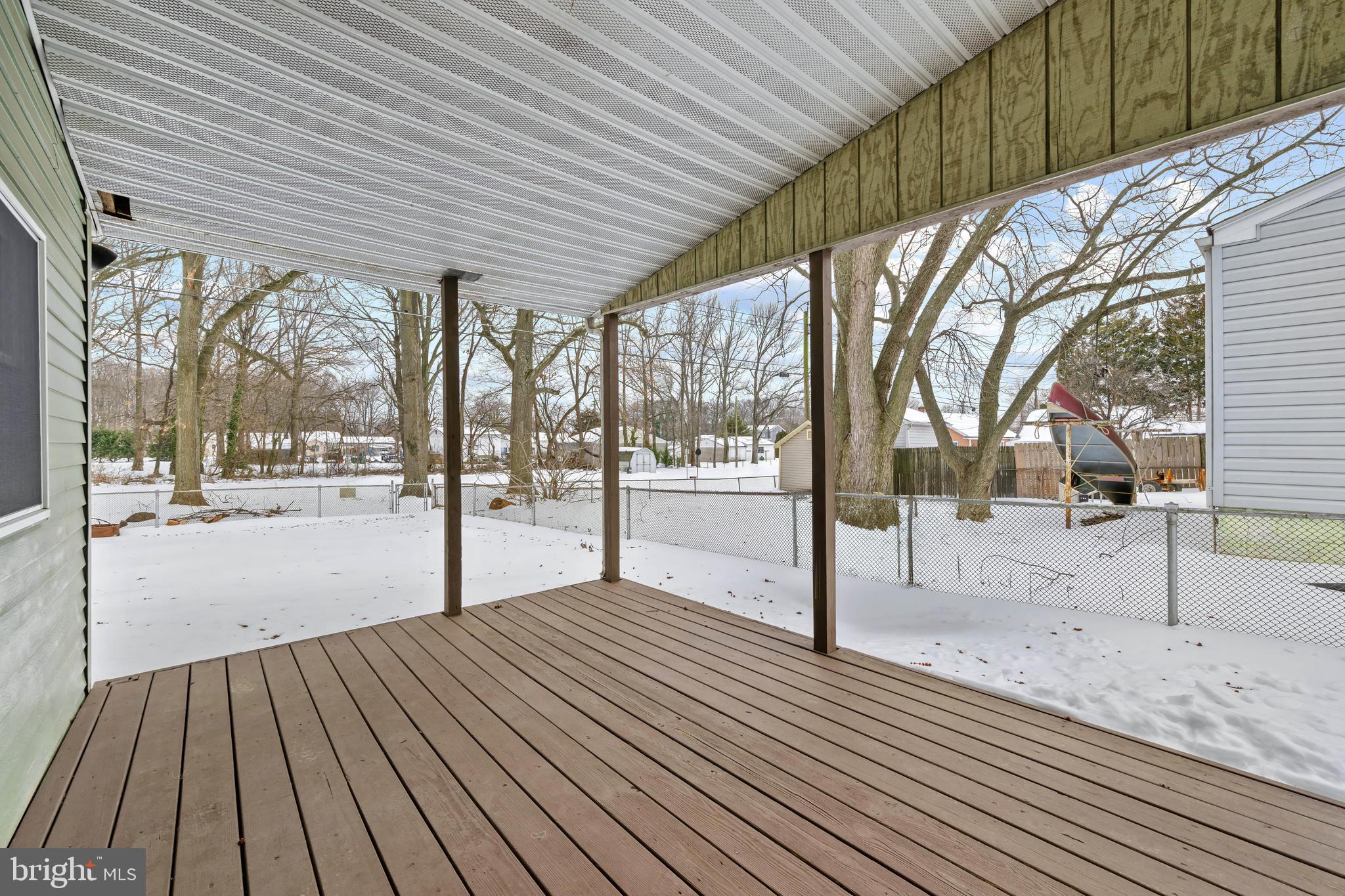 911 Homberg Avenue Baltimore, MD 21221 - Photo 18 of 28 a spacious bathroom with a large window