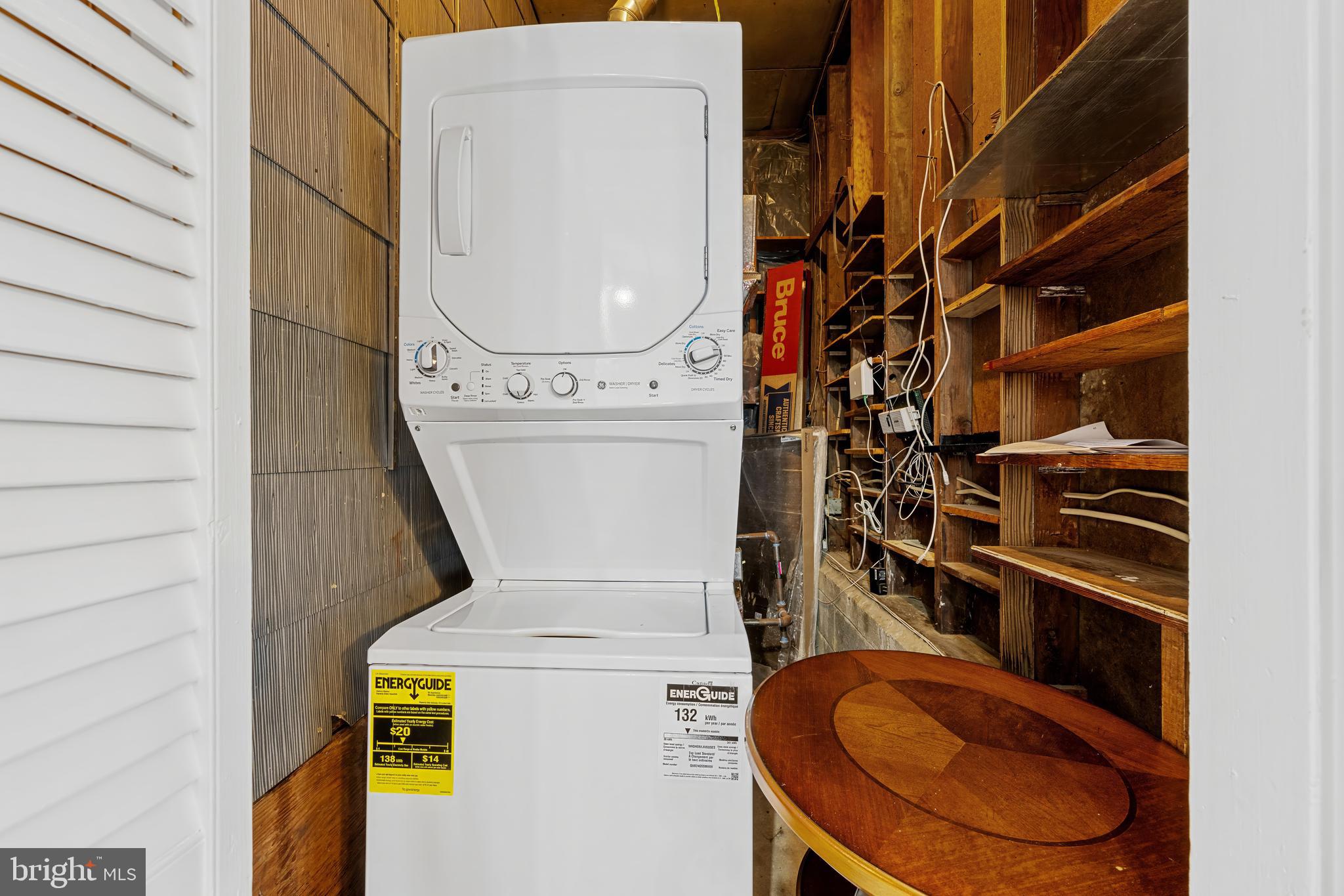 911 Homberg Avenue Baltimore, MD 21221 - Photo 25 of 28 a utility room with dryer and washer