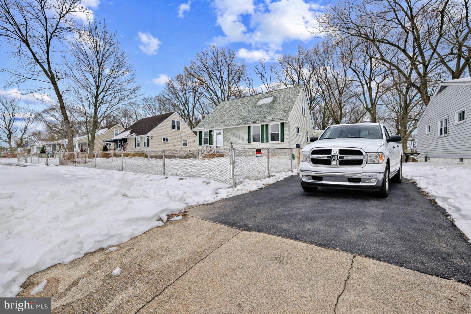 911 Homberg Avenue Baltimore, MD 21221 - Photo 6 of 28 a car parked in front of a house