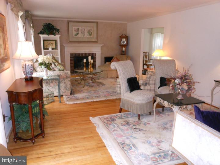 721 Walker Road Wayne, PA 19087 - Photo 3 of 18 Living Room