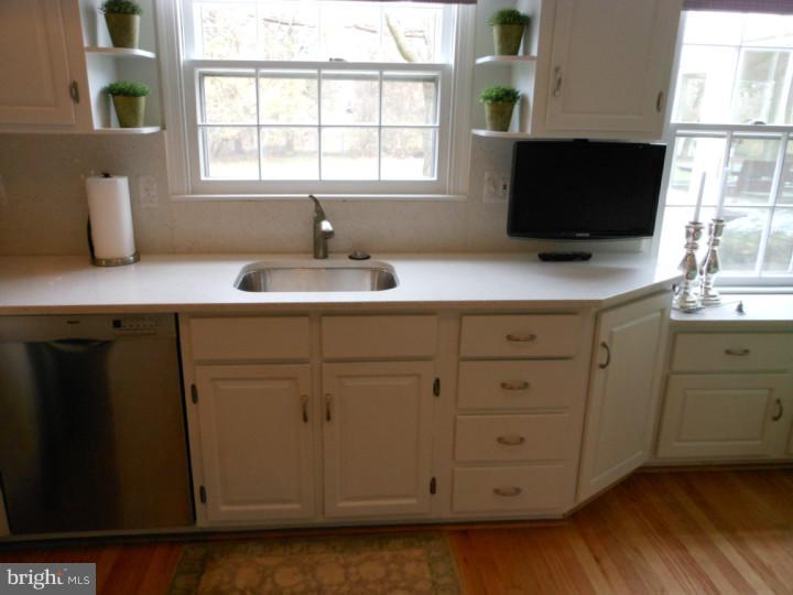 721 Walker Road Wayne, PA 19087 - Photo 7 of 18 Kitchen