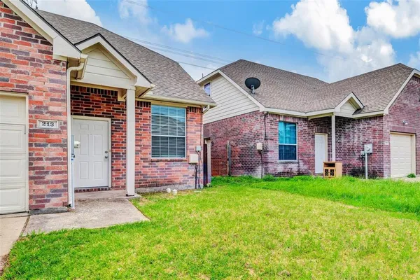 $1,950 | 213 Wyndham Meadows Way, Wylie, TX 75098
