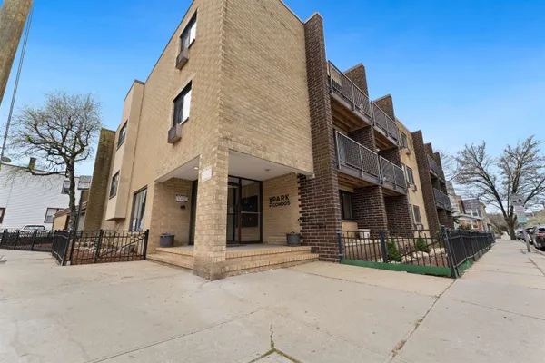 $1,900 | 7117 Park Avenue, Unit A4, West New York, NJ 07093