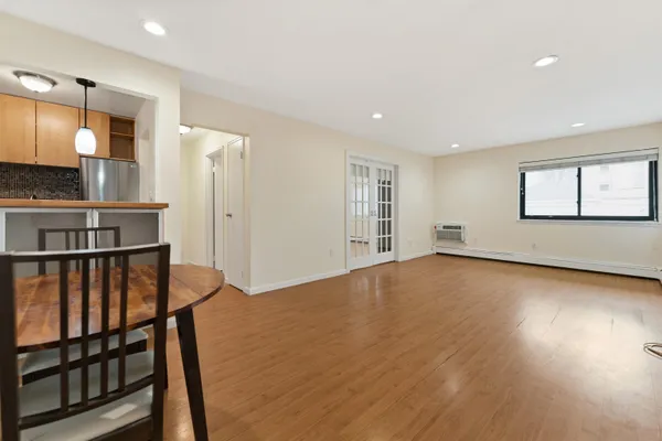 $1,900 | 7117 Park Avenue, Unit A4, West New York, NJ 07093