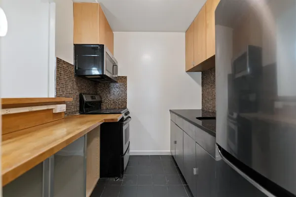 $1,900 | 7117 Park Avenue, Unit A4, West New York, NJ 07093
